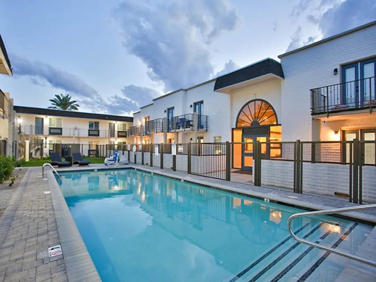 Apartment building swimming pool at Arcadia Gardens in Phoenix, AZ